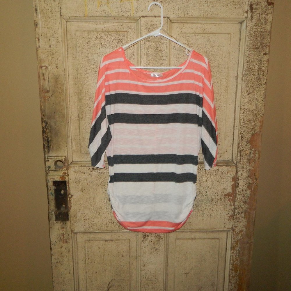 Coco and Main Ruched Side Stripe Top Size Large (R-37)